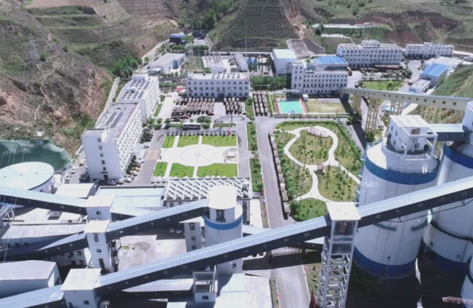 Fixed facilities in mines